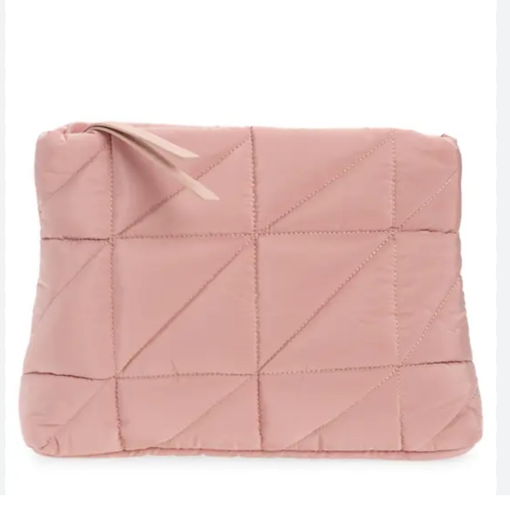 TOPSHOP
Large Quilted Clutch In Light Pink